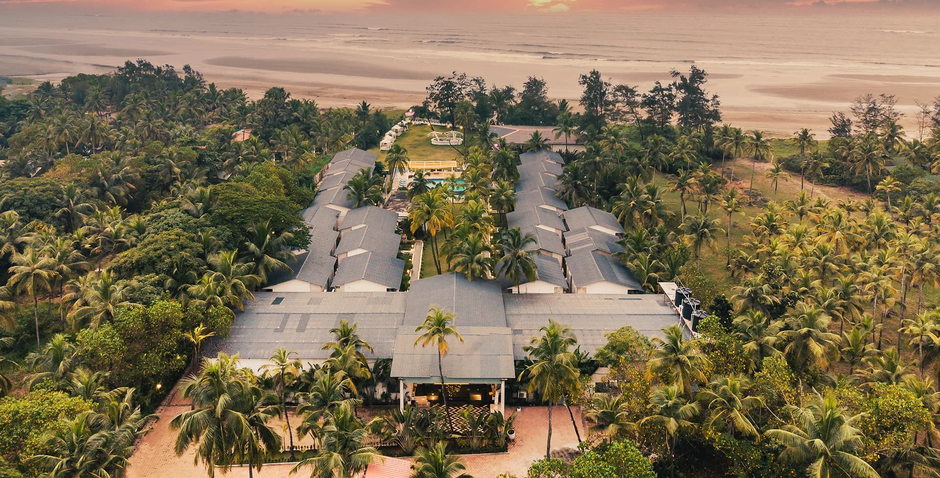 Foxoso La Alphonso Beach Resort